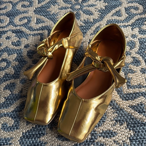 None Shoes - Gold Women's Shoes with Bow Detail NEW